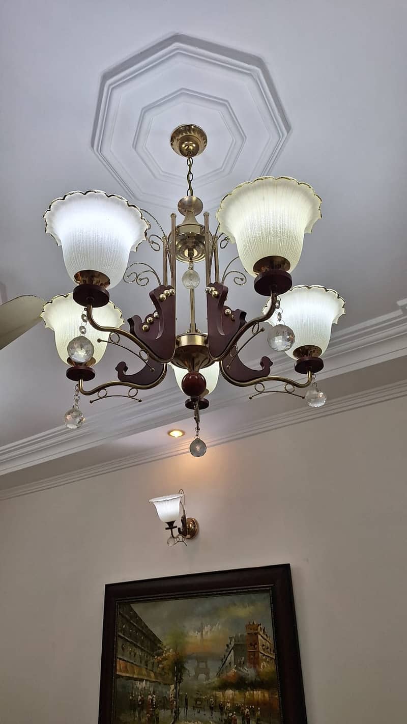 2 chandeliers + 2 matching single bulb holders 0