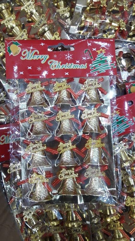 Thick Christmas tree & decorations available contact O340/55-55- 12