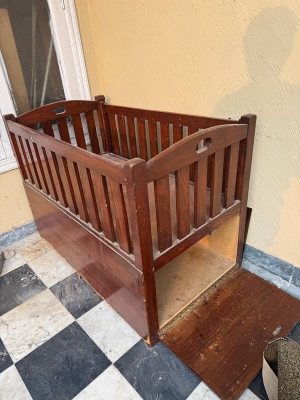 baby bed in shawa wood 1