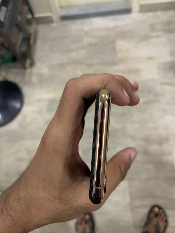 Iphone xs non-pta  64gb Color: rose gold Condition: 10/10 2