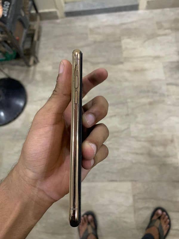 Iphone xs non-pta  64gb Color: rose gold Condition: 10/10 4