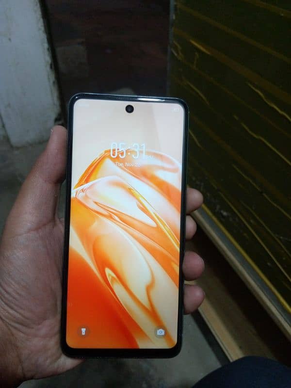 Infinix Hot 40i 8+8/128 with Box Charger 3