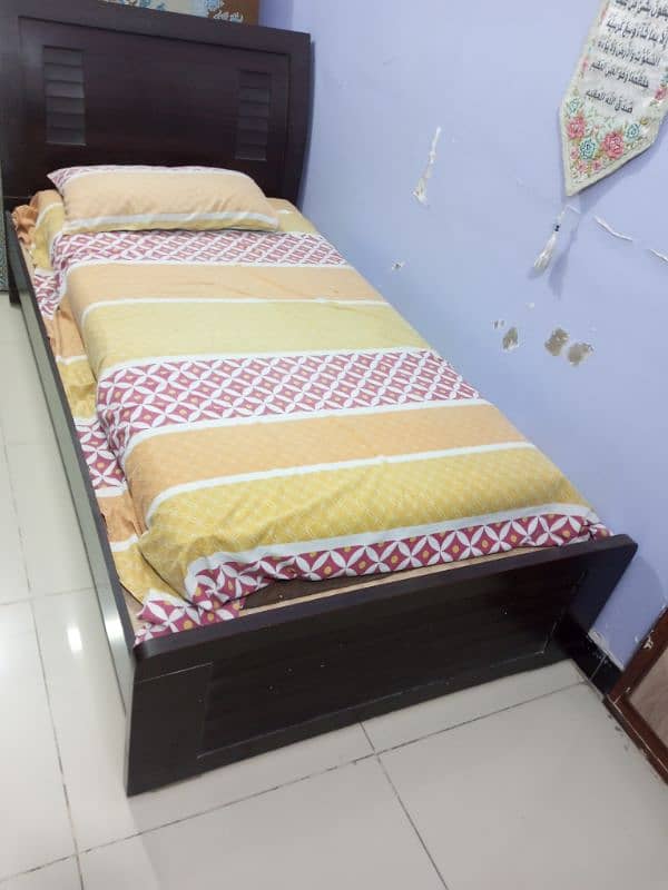 A leminated like new single bed with matress 0