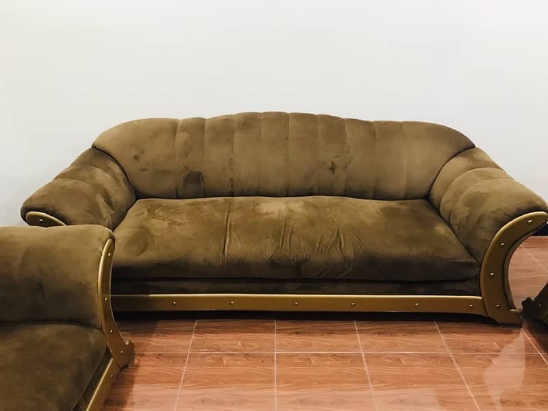 A very Comfortable Sofa’s 0