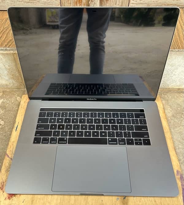 MacBook Pro 2017 (15 inches) 1