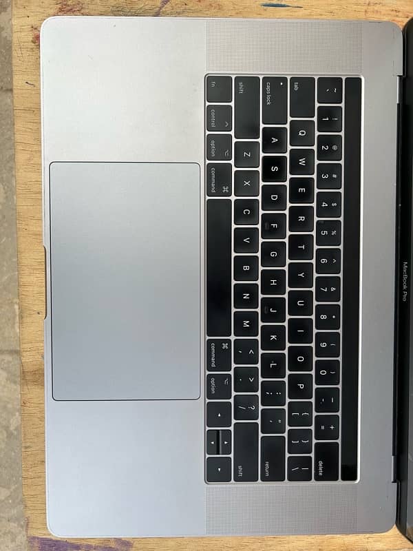 MacBook Pro 2017 (15 inches) 4