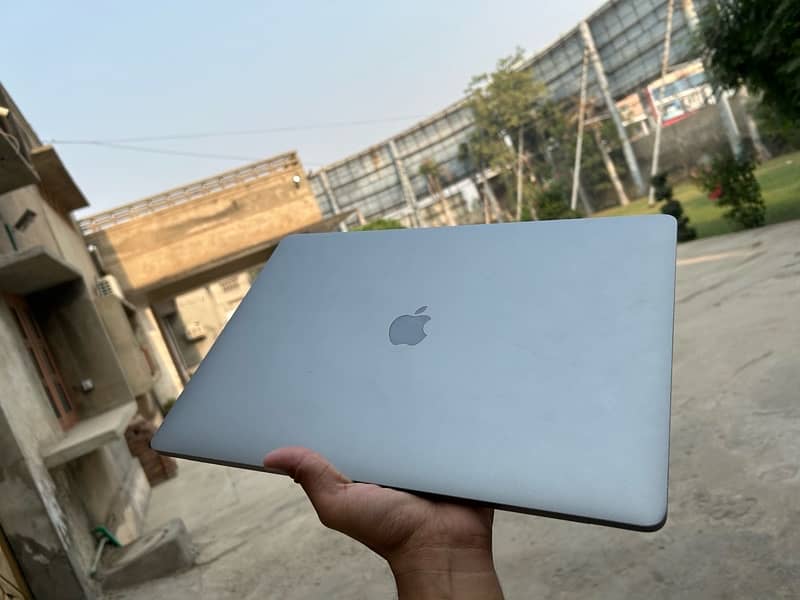 MacBook Pro 2017 (15 inches) 6