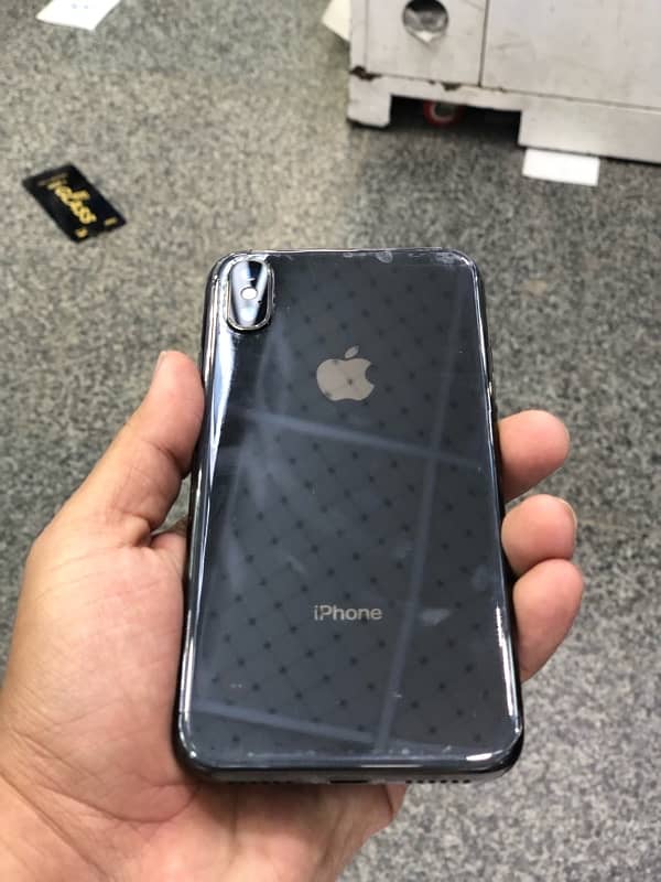 I am selling my iPhone X 256gb pta approved 10/10 condition 3