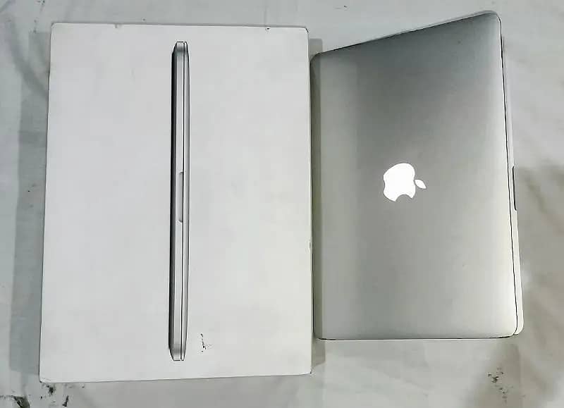 Macbook Pro 2015 13-inch 10/9 Condition 0