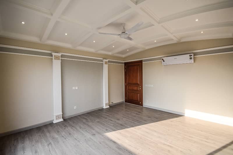 1 KANAL FULL BASEMENT HOUSE FOR SALE NEAR TO PARK 20