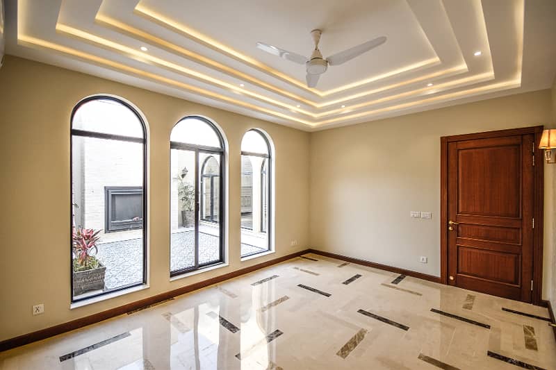 1 KANAL FULL BASEMENT HOUSE FOR SALE NEAR TO PARK 35