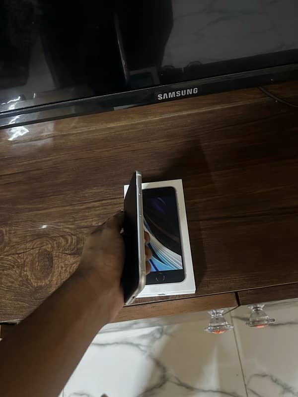 i phone se 2020 128 gb box available 2