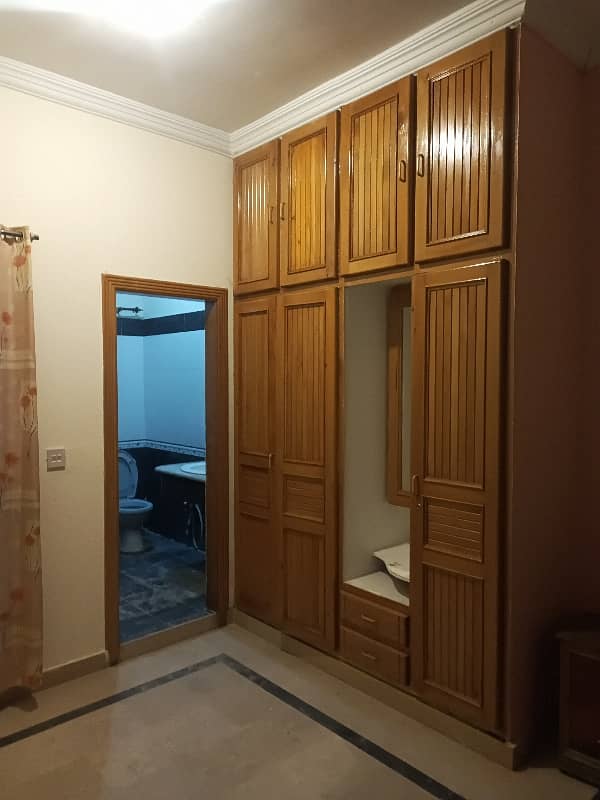 3 bedroom Apar portion for in demand 85000 at Prime location 4