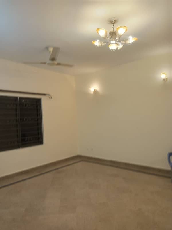 1 Canal open basement for rent demand 95000 8