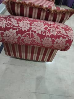 Beautiful dewan/Couch just like new available for sale