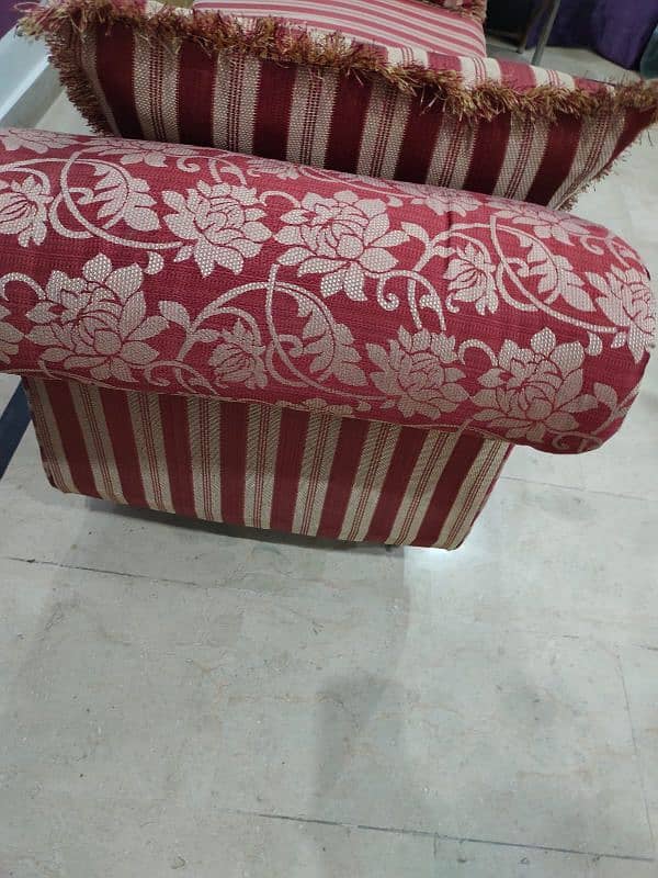 Beautiful dewan/Couch just like new available for sale 0