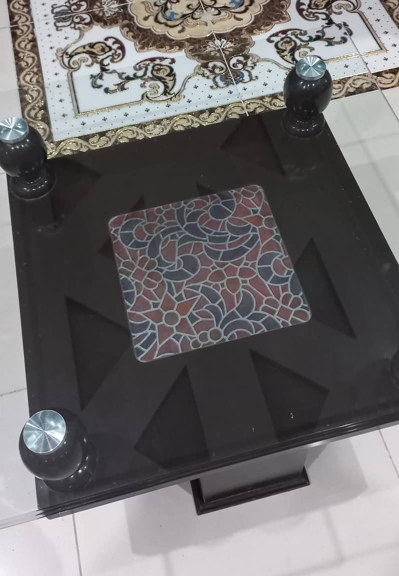 Center table in good condition 0