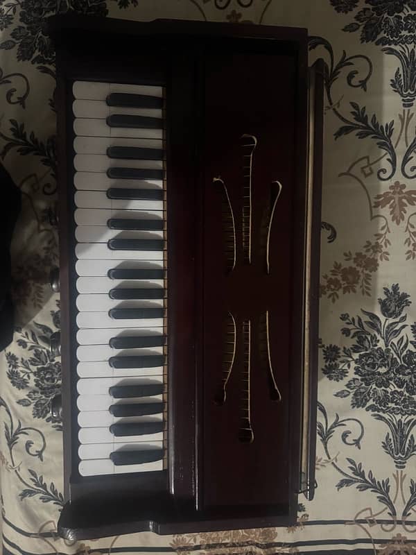 New Condition harmonium in cheap price 1