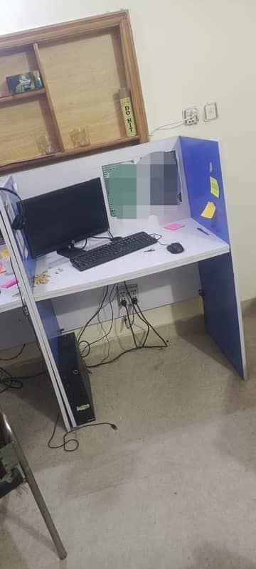 office station almost new hi h or office table bhi kami pashi mokay pr 1