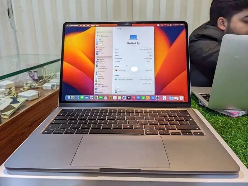 macbook air 2022 model space grey 8gb ram 256gb ssd 5