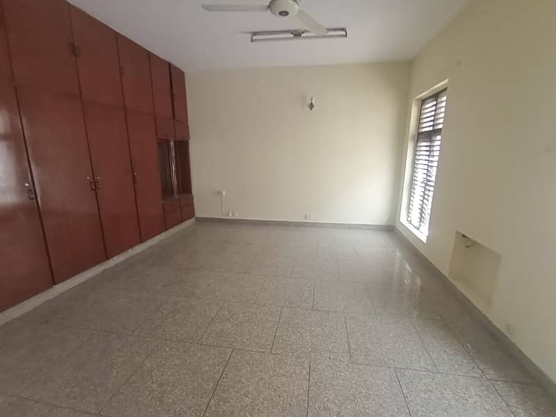 10 MARLA UPPER PORTION FOR RENT IN DHA PHASE 1 NEAR MASJID MARKET PARK 3