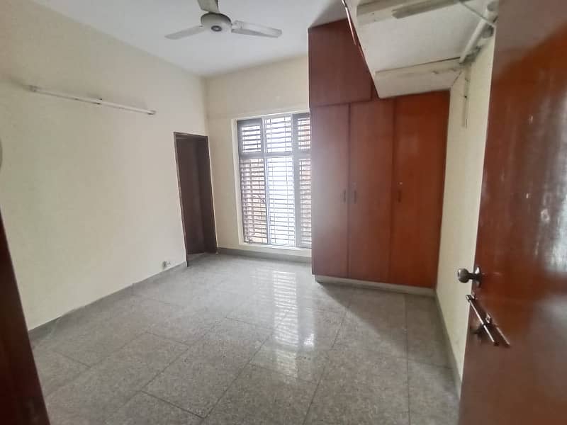 10 MARLA UPPER PORTION FOR RENT IN DHA PHASE 1 NEAR MASJID MARKET PARK 7