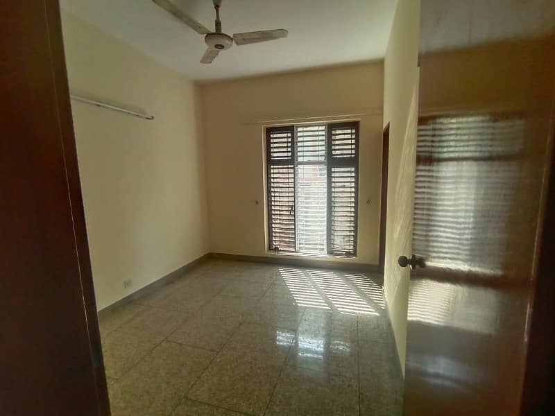 10 MARLA UPPER PORTION FOR RENT IN DHA PHASE 1 NEAR MASJID MARKET PARK 11