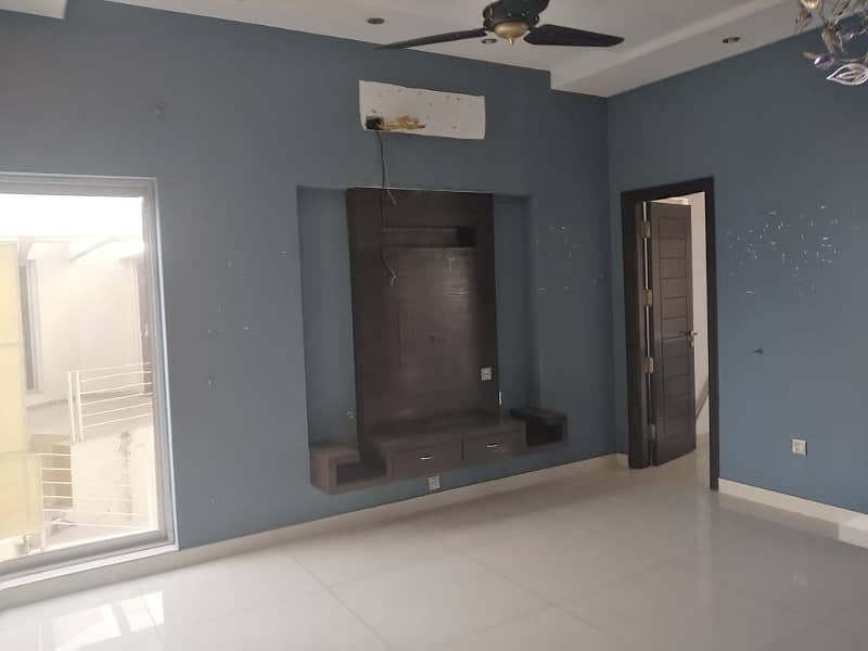 Prime Location 1 Kanal Upper Portion Available For Rent in DHA Phase 5 Block L 0