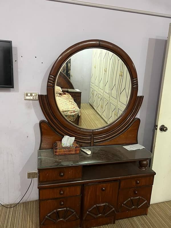 king size bed with mattress and dressing table 0