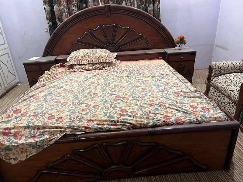 king size bed with mattress and dressing table 1