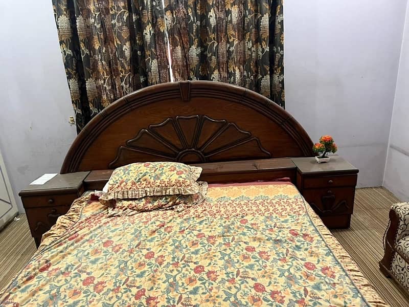 king size bed with mattress and dressing table 2