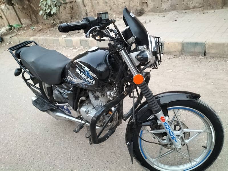 Suzuki GS-150 SE 2017 Available in Geniun Condition 12