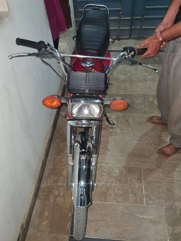 Honda 125 1st owner brand new condition 8