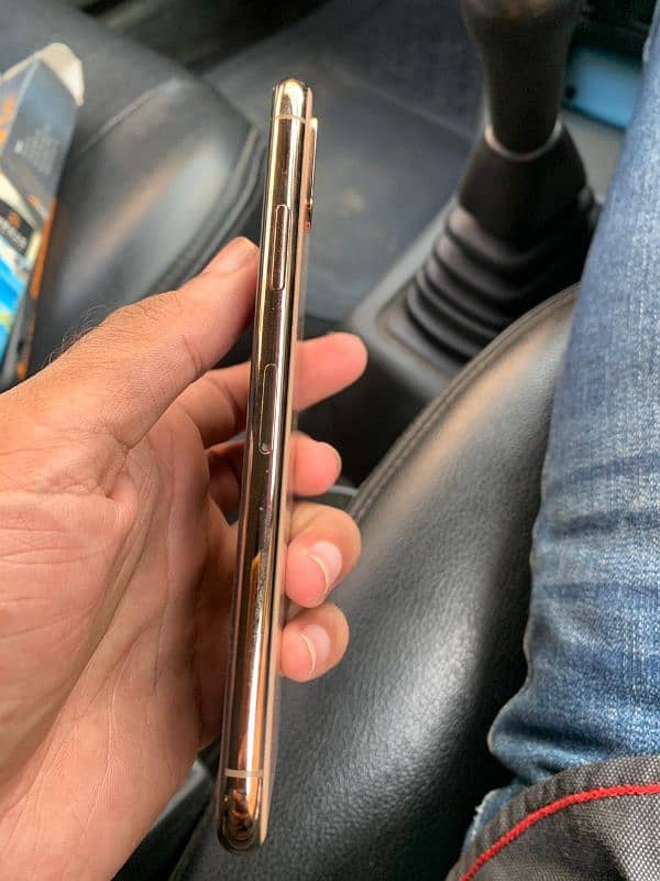 Apple iPhone xs gold clr 2