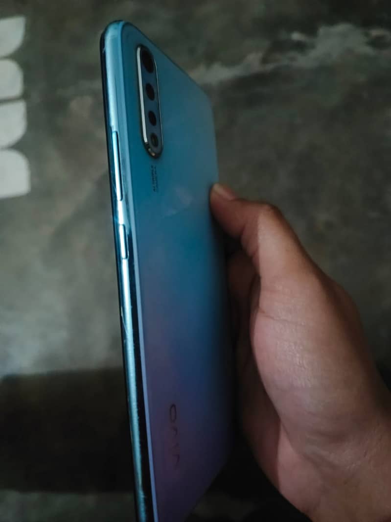 vivo s1 for urgent sale 1