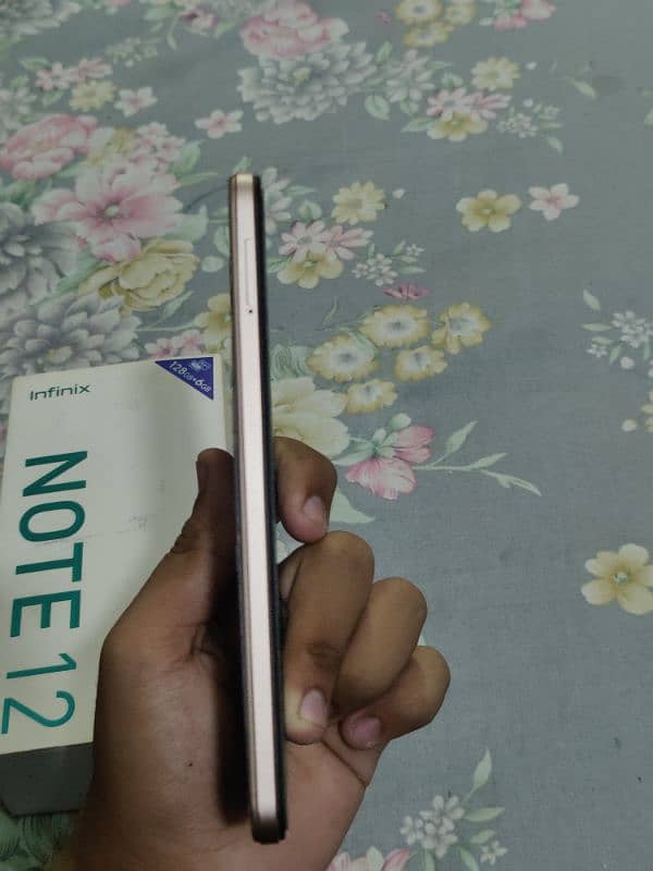 Infinix note 12 mint condition with box and charger. 4