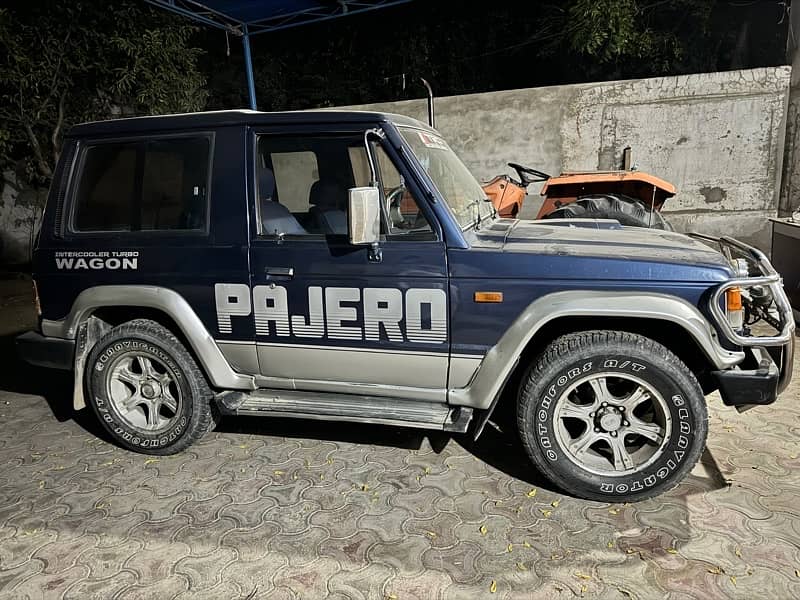 Mitsubishi Pajero 1990 7