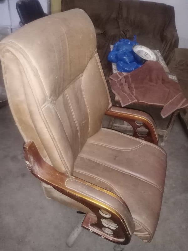 office chair for sale 10/8 condition 3