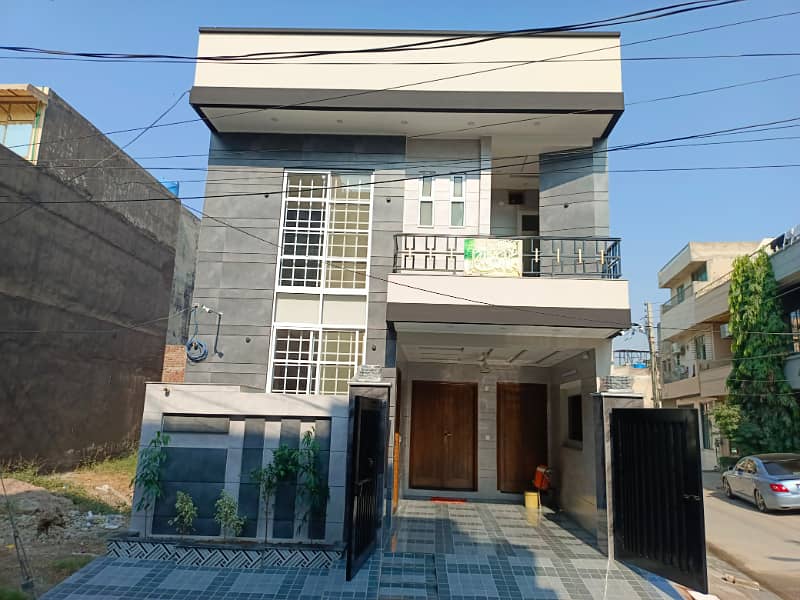 5 Marla Corner Brand New Beautiful or Spanish House Near Emporium Mall Solid Construction A+++ Gated Area Near Park Market And Mosque Near to Main Bouleward 0