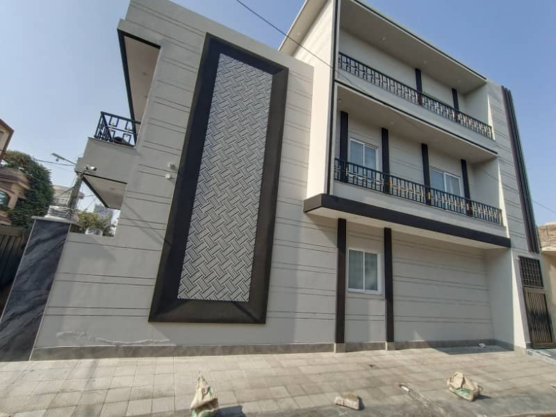 5 Marla Corner Brand New Beautiful or Spanish House Near Emporium Mall Solid Construction A+++ Gated Area Near Park Market And Mosque Near to Main Bouleward 2