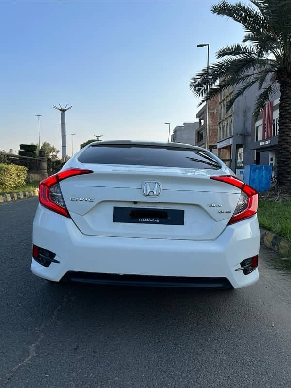 Honda Civic Oriel 2018 4