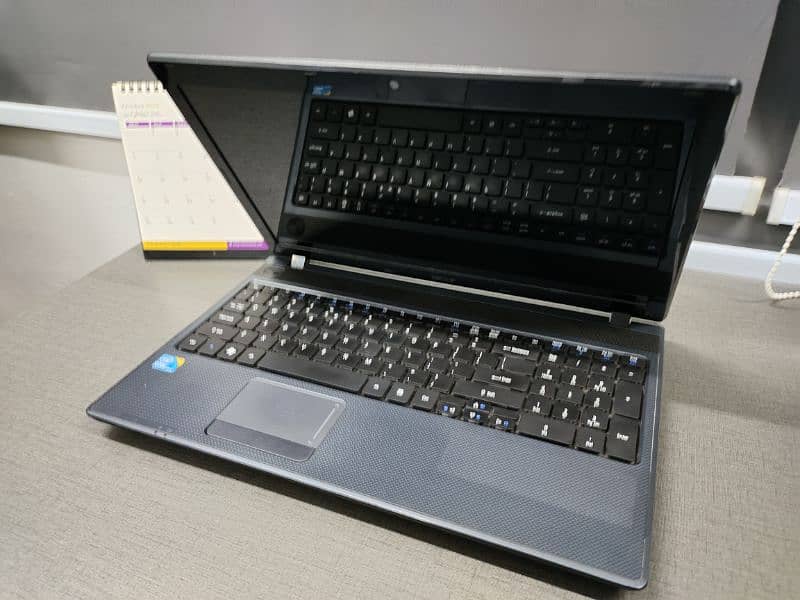 Acer Aspire 5733 1