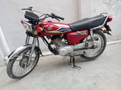 Honda 125 model 2017 A red colour good condition golden number