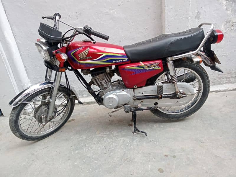 Honda 125 model 2017 A red colour good condition golden number 1