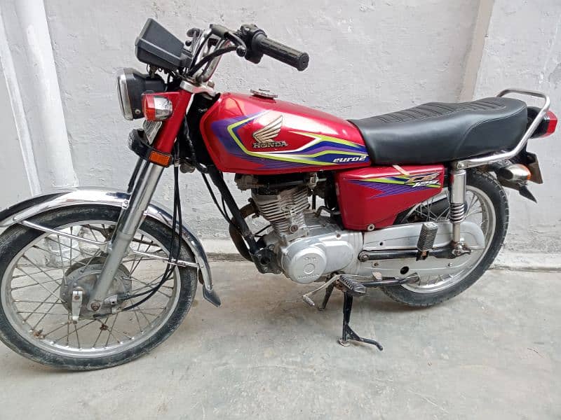 Honda 125 model 2017 A red colour good condition golden number 13