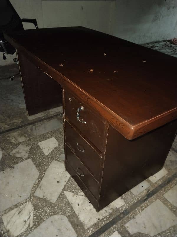 Office Table computer Table in good condition 0