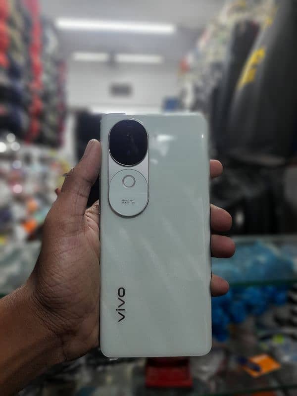 vivo v40 3