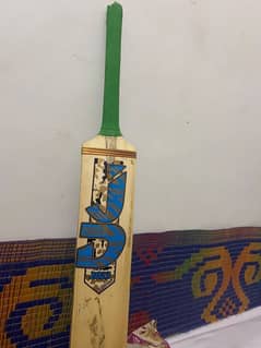 bat 10/10 condition used just 1 month