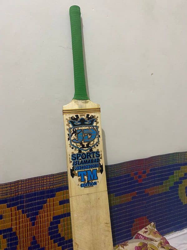 bat 10/10 condition used just 1 month 2