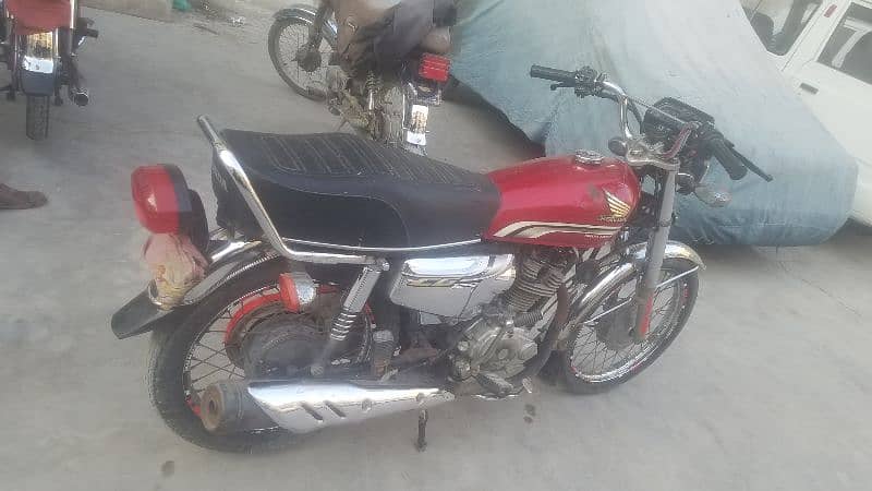 Honda cg 125 special edition red Karachi registration 4